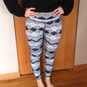 NWOT Lucy printed leggings. Size XS. Regular length